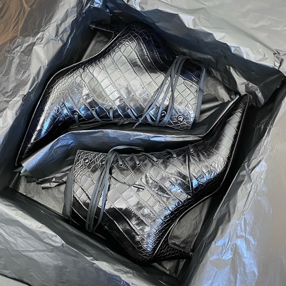 NIB Saint Laurent Kiki 55 Lace Up booties - Picture 8 of 10